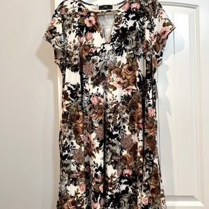 VIBE keyhole neck floral dress with pockets. NWT